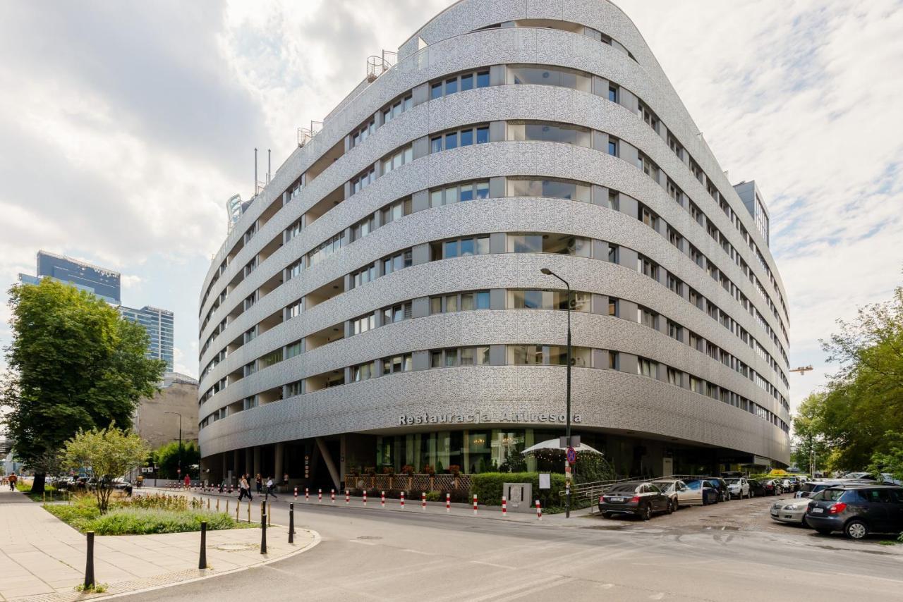 Deluxe Apartment Wronia 45 With Ac, Parking & Balcony By Renters Prestige Varşova Dış mekan fotoğraf