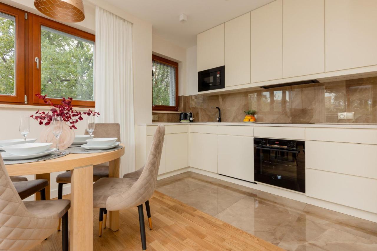 Deluxe Apartment Wronia 45 With Ac, Parking & Balcony By Renters Prestige Varşova Dış mekan fotoğraf