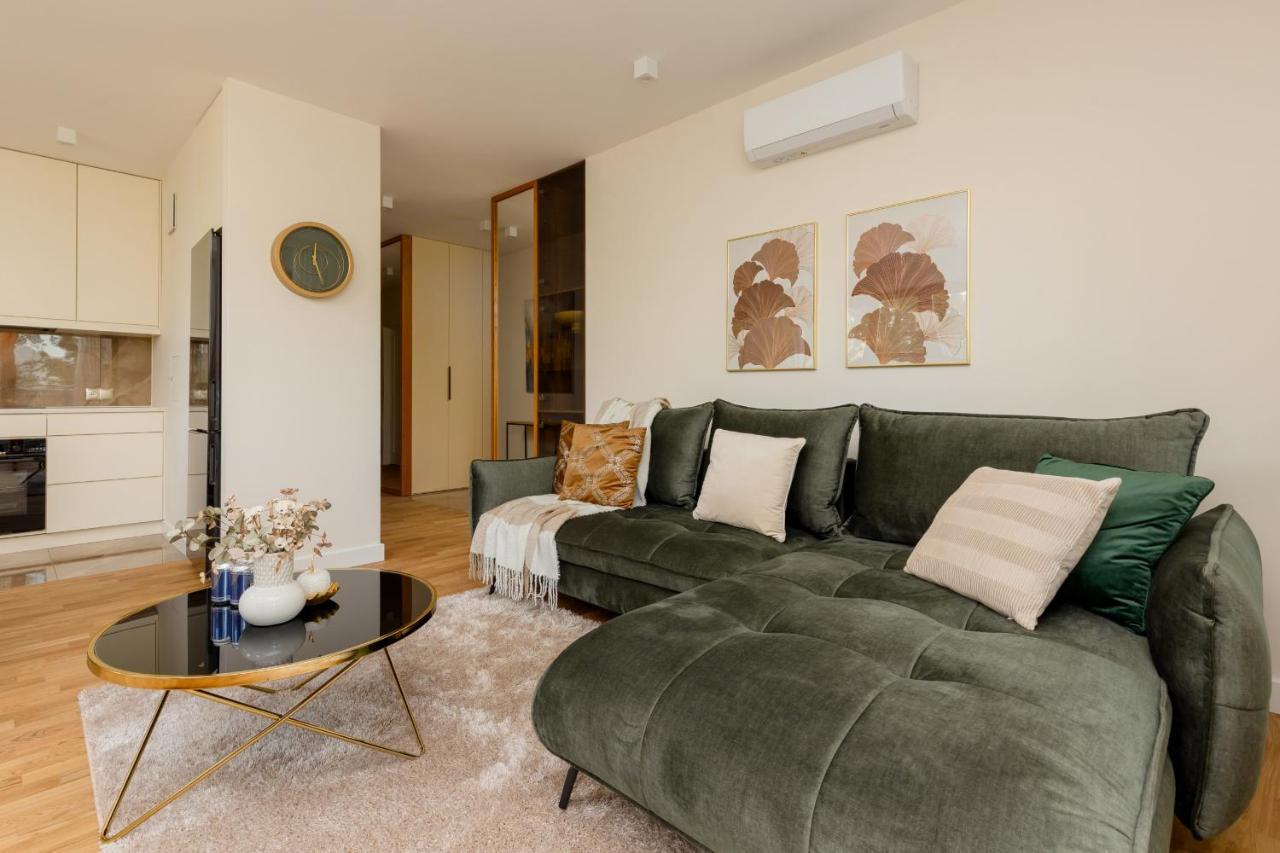 Deluxe Apartment Wronia 45 With Ac, Parking & Balcony By Renters Prestige Varşova Dış mekan fotoğraf