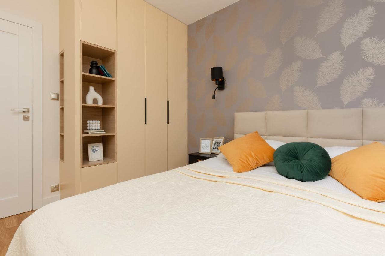 Deluxe Apartment Wronia 45 With Ac, Parking & Balcony By Renters Prestige Varşova Dış mekan fotoğraf