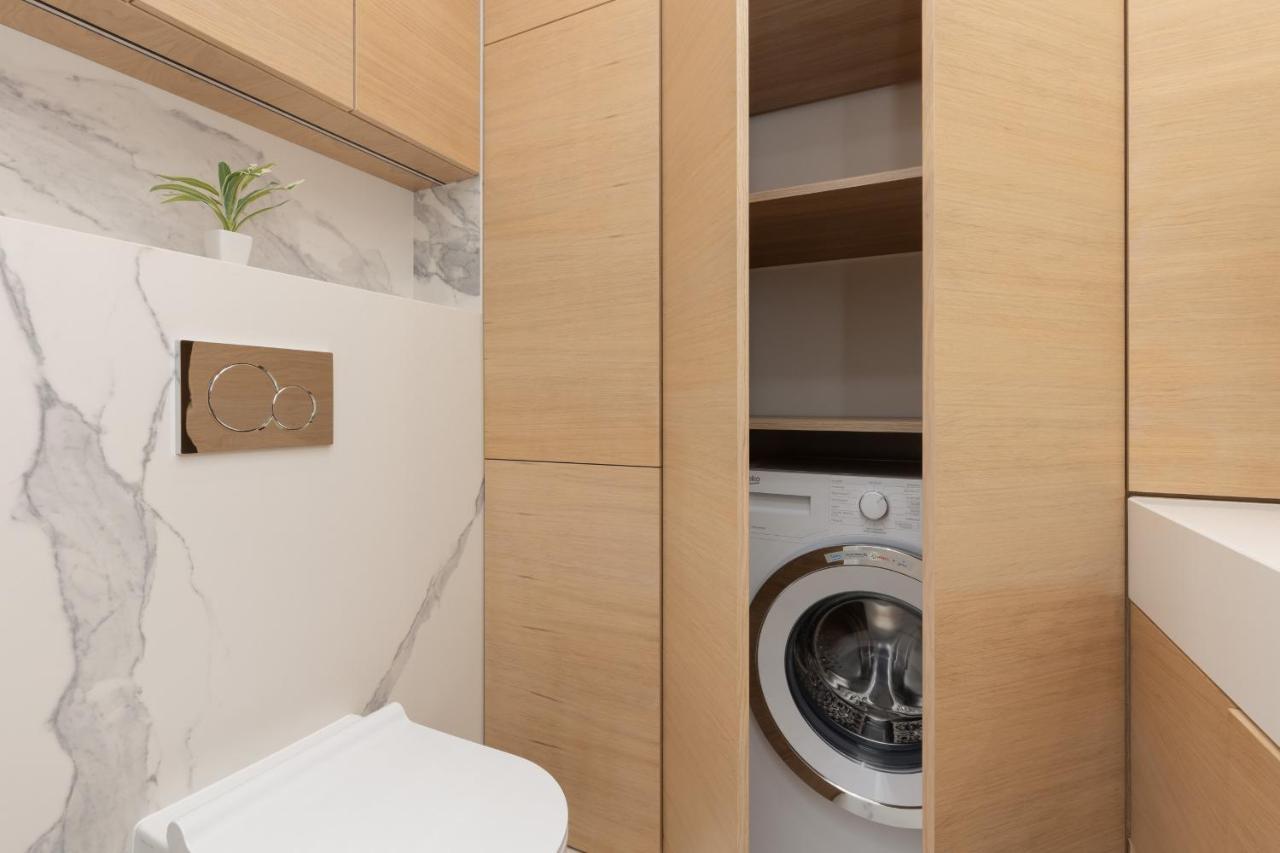 Deluxe Apartment Wronia 45 With Ac, Parking & Balcony By Renters Prestige Varşova Dış mekan fotoğraf