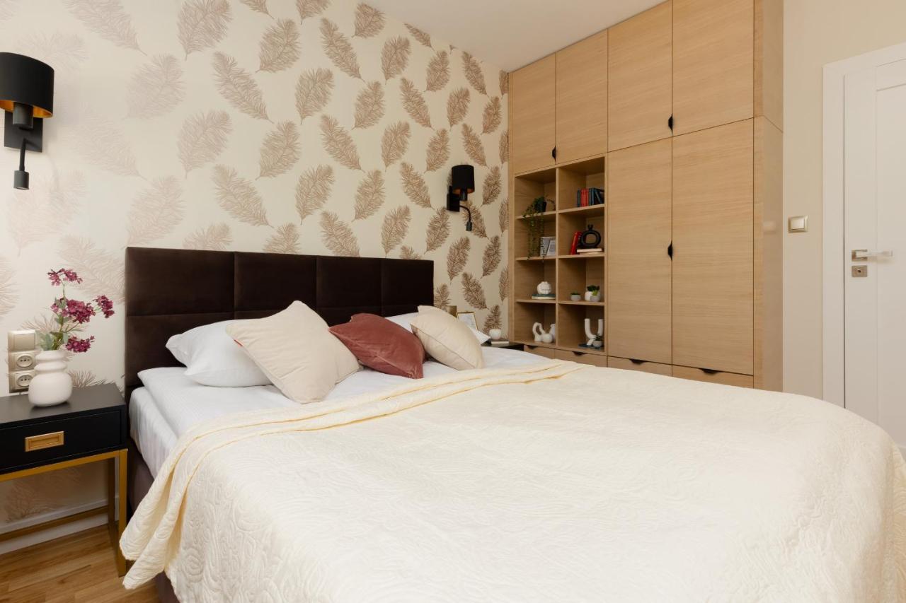 Deluxe Apartment Wronia 45 With Ac, Parking & Balcony By Renters Prestige Varşova Dış mekan fotoğraf